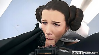 A Princesa Leia Recebe Um Boquete Hardcore E Buceta Anal