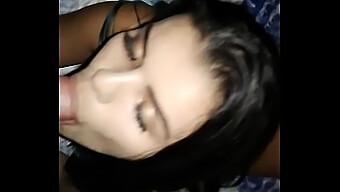 Nikmati Blowjob Sensual Dari Wanita Yang Berisi Dan Berlekuk.